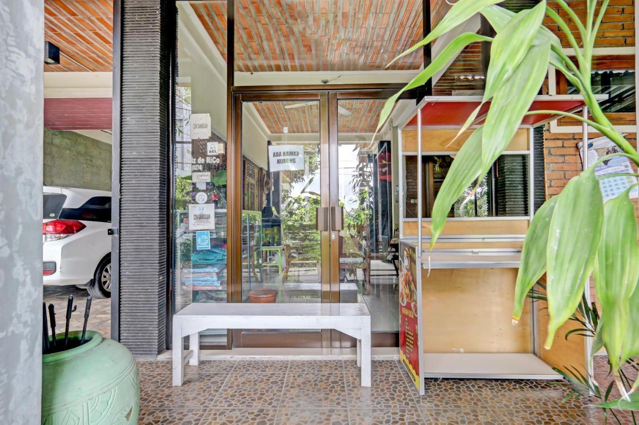 Oyo 90681 Huiz De Rico Guesthouse Syariah Γιογκιακάρτα Εξωτερικό φωτογραφία